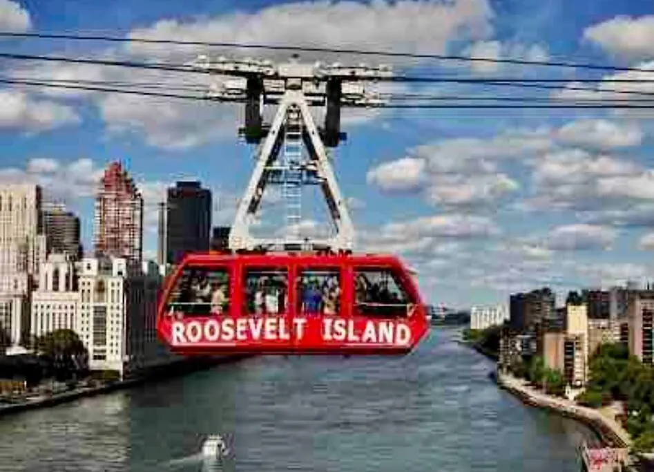 Holiday home Lga Airport 3 Mins, 3 Bedroom Duplex House, Parking And Private Backyard, 9Mins Subway! New York