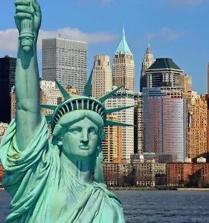 Lga Airport 3 Mins, 3 Bedroom Duplex House, Parking And Private Backyard, 9Mins Subway! New York 0*,