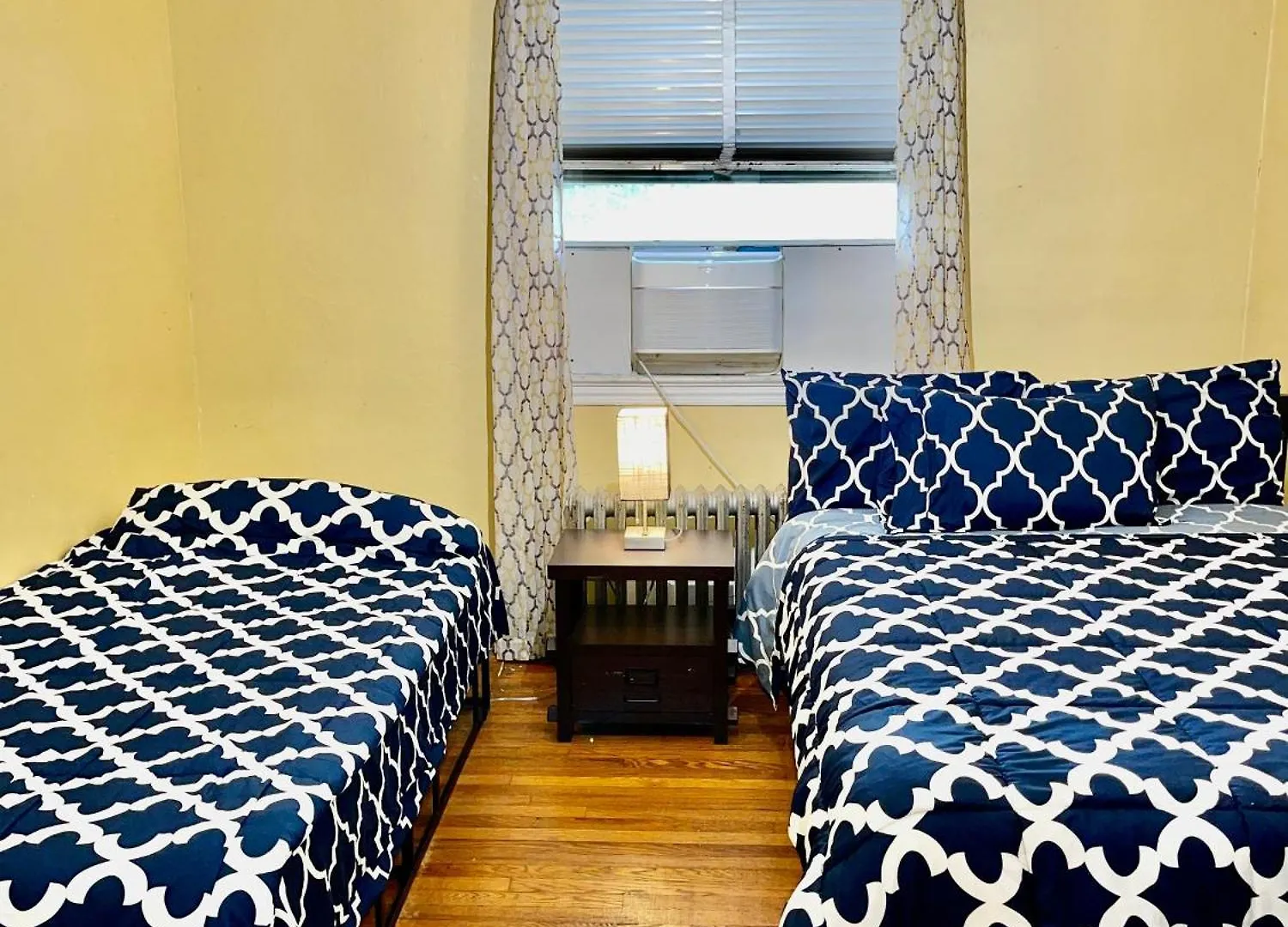 Holiday home Lga Airport 3 Mins, 3 Bedroom Duplex House, Parking And Private Backyard, 9Mins Subway! New York